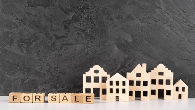 kuće od papira spremne za prodaju